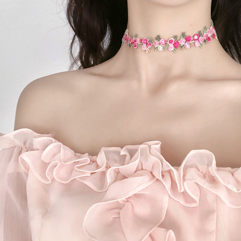 Female pink flower choker collar